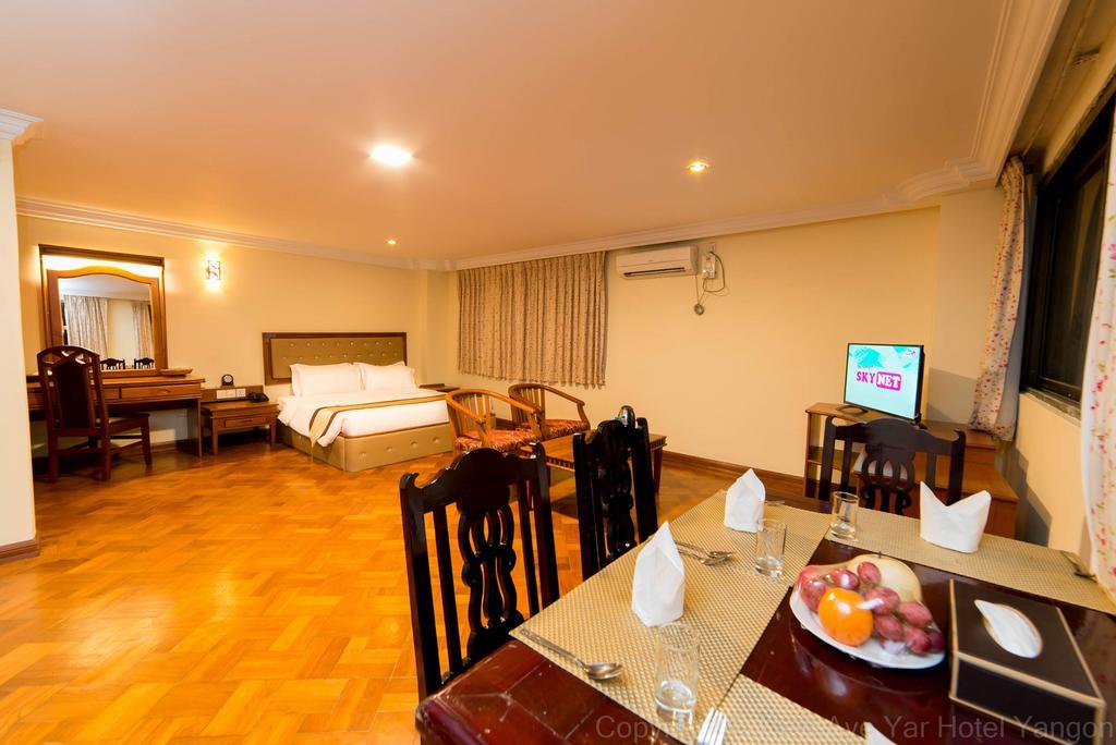 City Hotel Rangoon Buitenkant foto